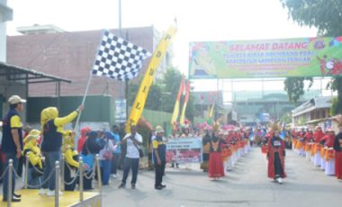 Hj. Mardiana Musa Ahmad Membuka Kirab Drumband PDBI Kabupaten Lampung Tengah