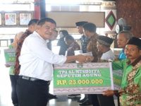 Bupati lamteng hadiri Pembinaan dan Penyerahan Bantuan Hibah Kepada Kelompok Masyarakat dan Lembaga Keagamaan