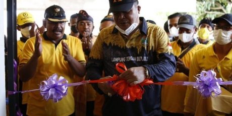 Bunga Kampung di Wayseputih, Bupati dan Wabup Resmikan Jalan hingga Tinjau Vaksinasi Covid-19